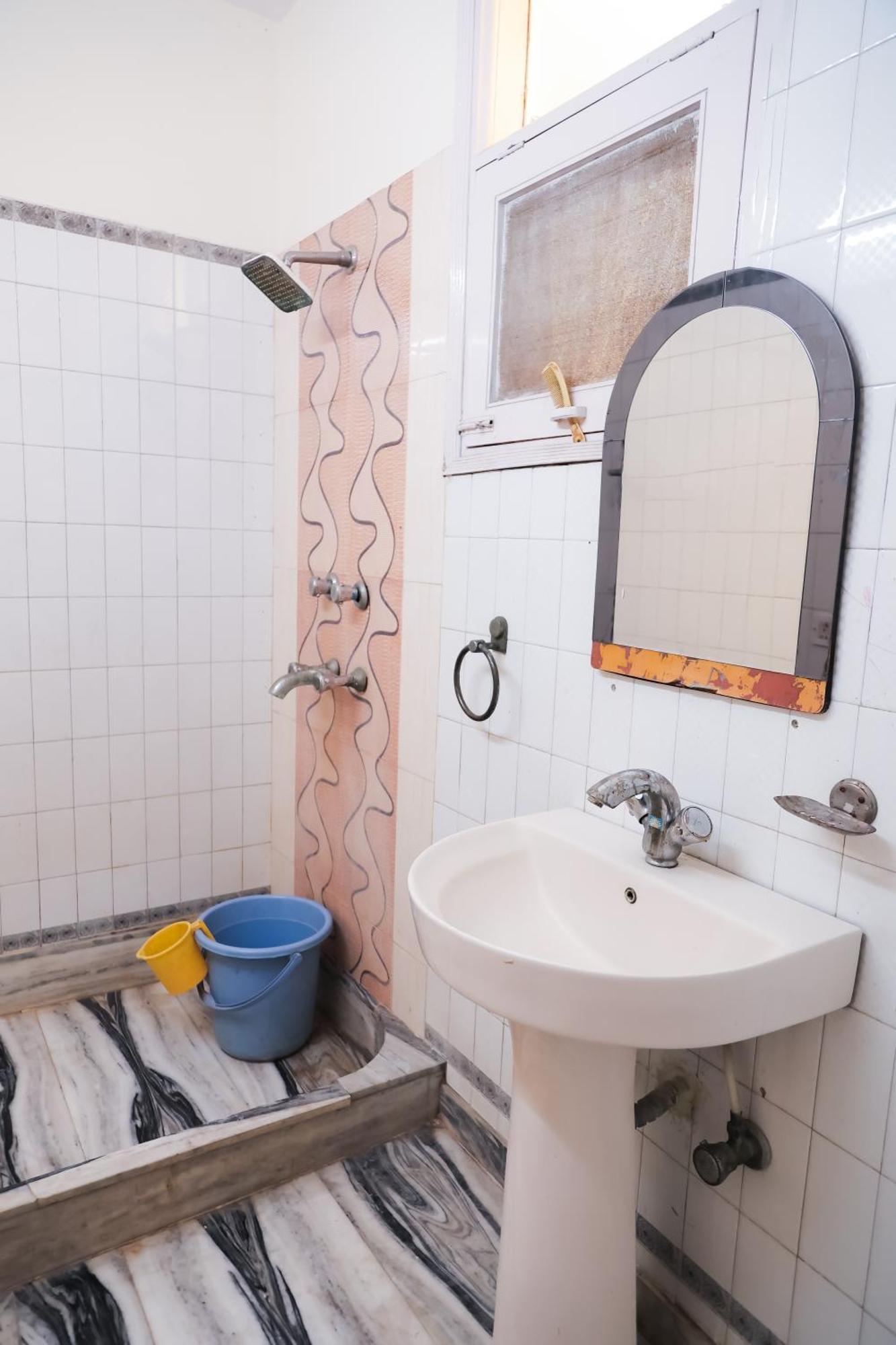 Hotel Green Villa - Near Anand Vihar Station Ню Делхи Екстериор снимка