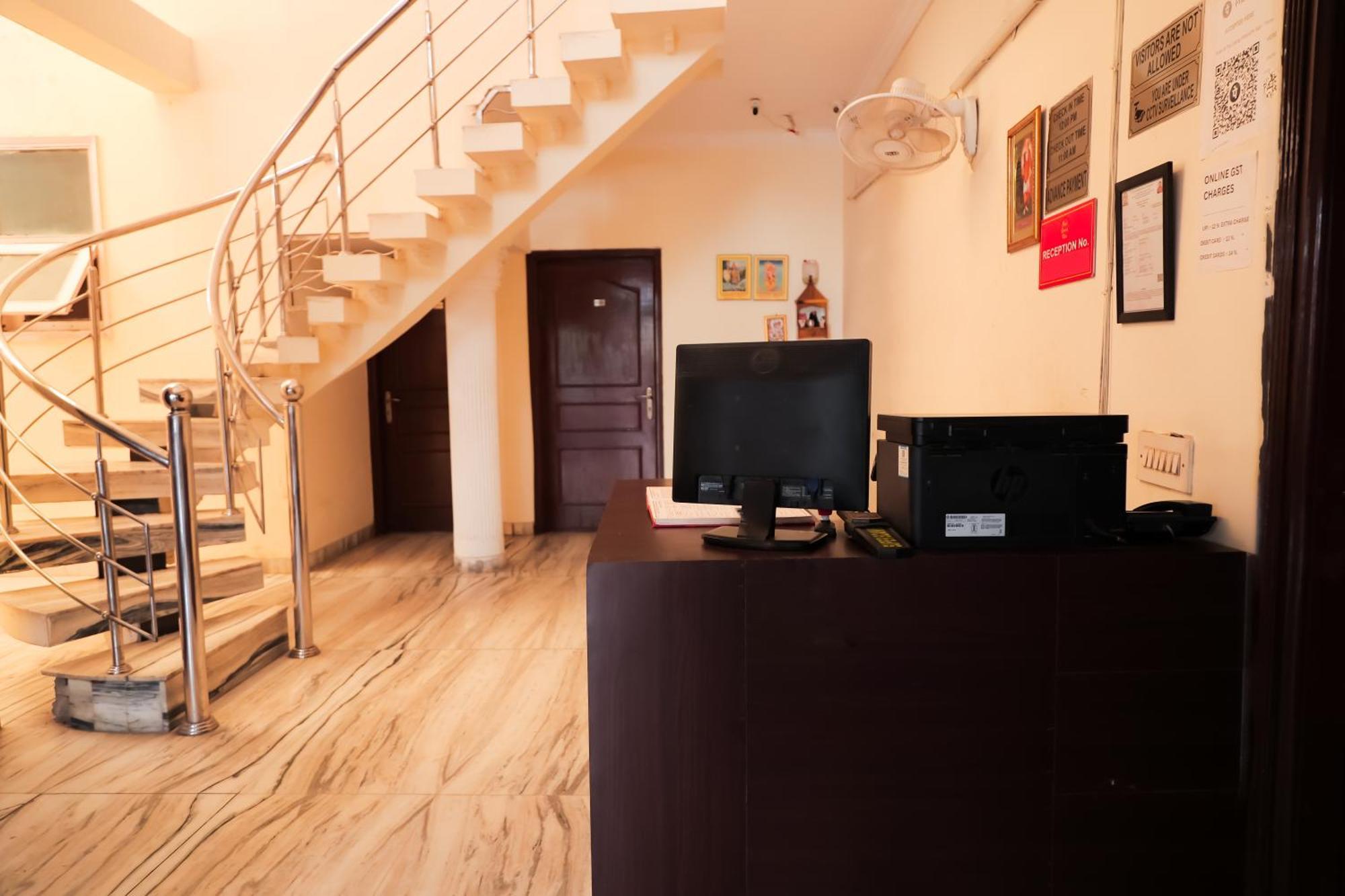 Hotel Green Villa - Near Anand Vihar Station Ню Делхи Екстериор снимка
