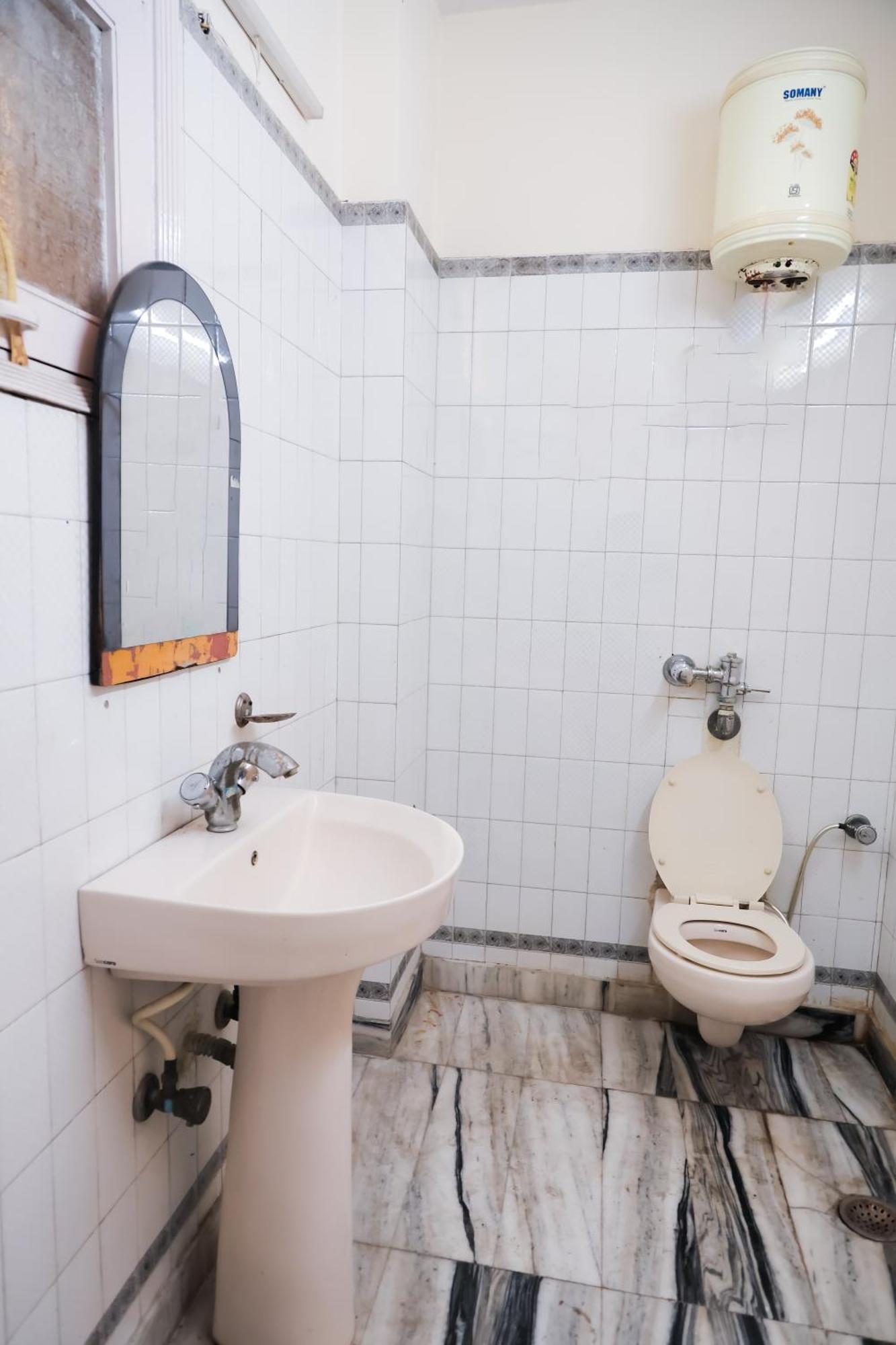 Hotel Green Villa - Near Anand Vihar Station Ню Делхи Екстериор снимка