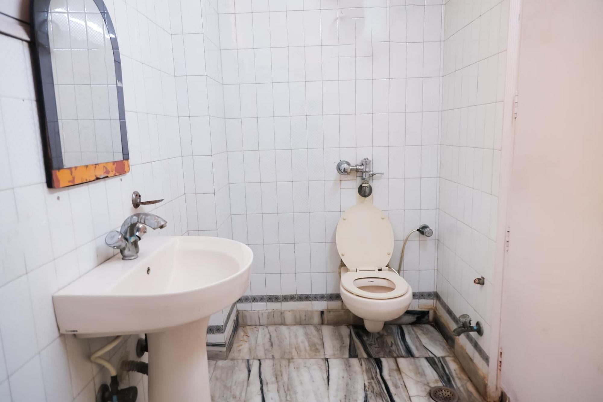 Hotel Green Villa - Near Anand Vihar Station Ню Делхи Екстериор снимка